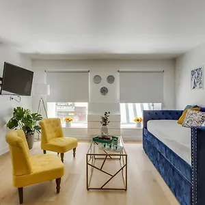  Appartement Modern French Studio Charm In The City